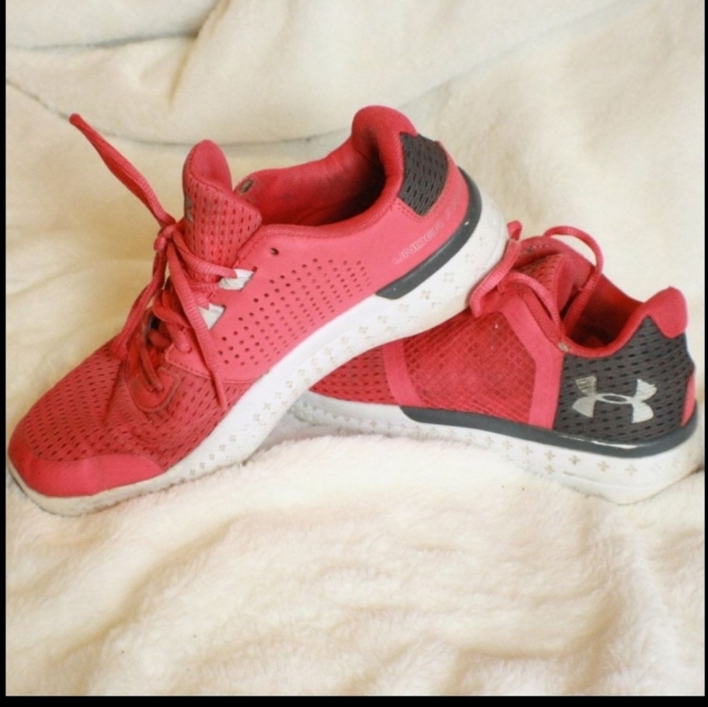 Used pink Under Armour 5 and a half shoes